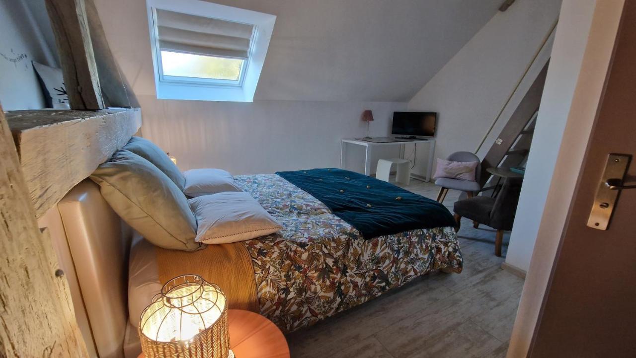 Domaine Le Puits Du Moulin Bed and Breakfast Comberjon Eksteriør billede